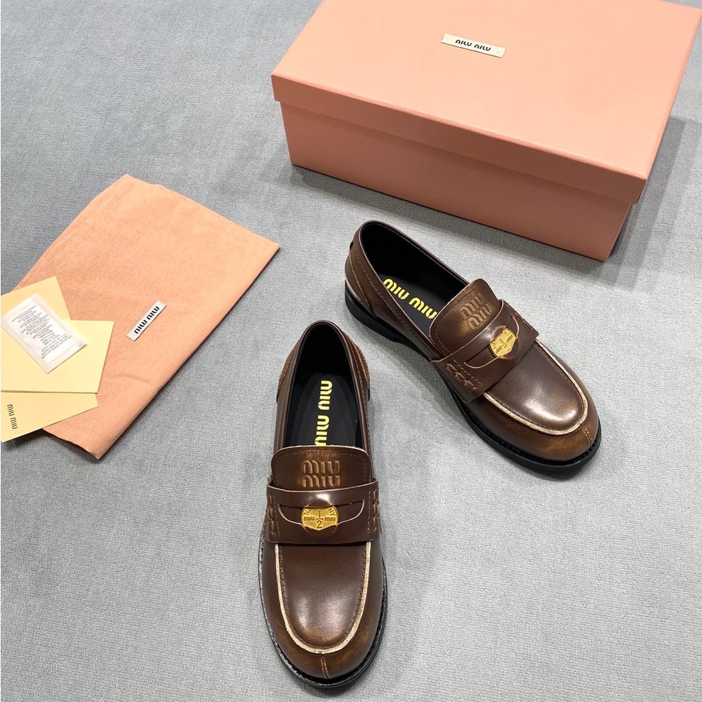 Miu Miu Vintage Leather Loafers🍑 - Picture 2 of 8